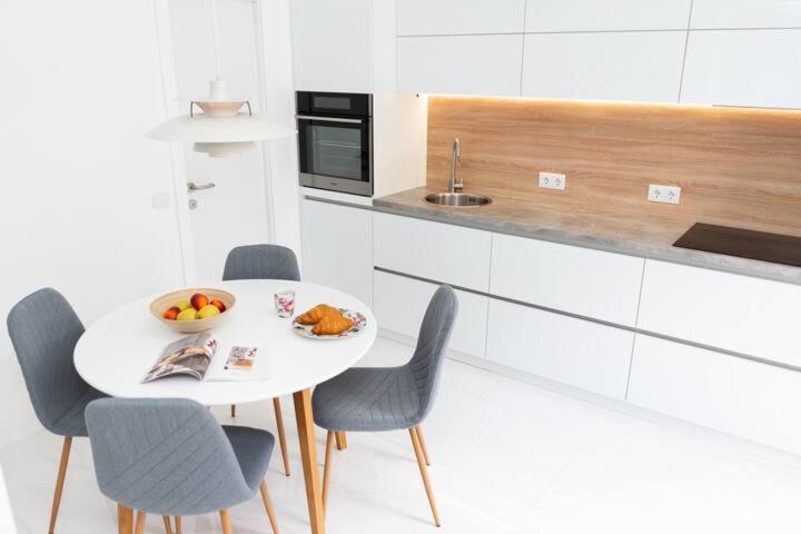 Freedom In The Heart Of - Balabana Str And Svoboda Avenue Apartment *
