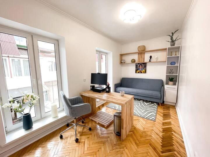 Apartment Freedom In The Heart Of - Balabana Str And Svoboda Avenue *
