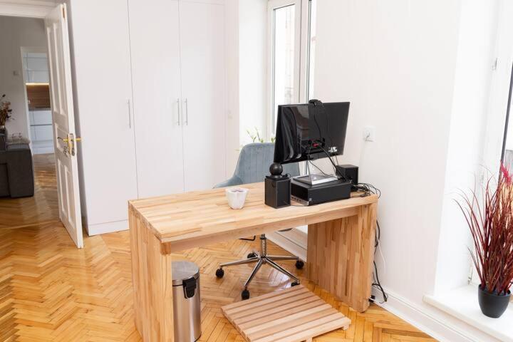 Freedom In The Heart Of - Balabana Str And Svoboda Avenue Apartment *